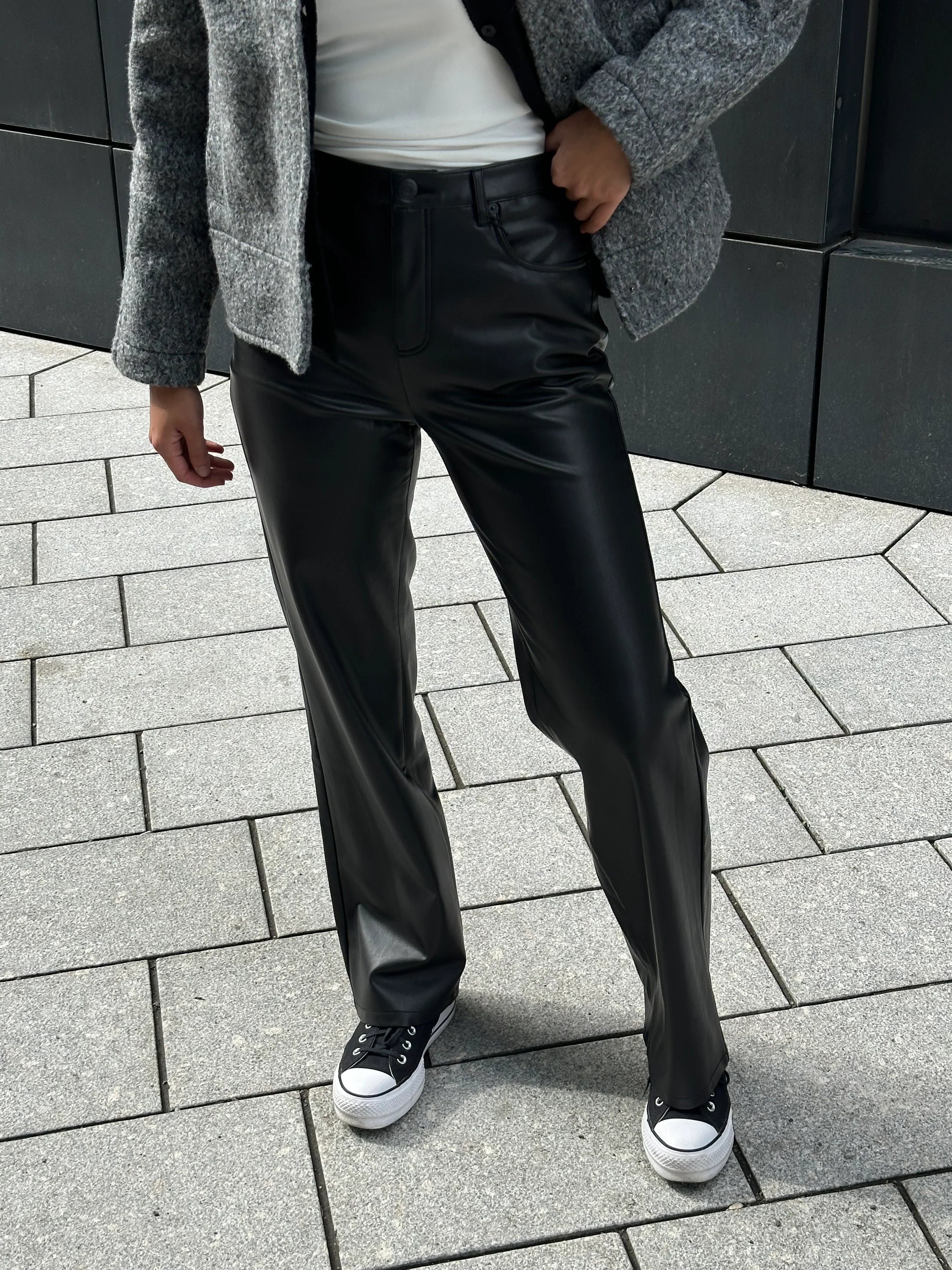 VMTESSA Trousers - Black